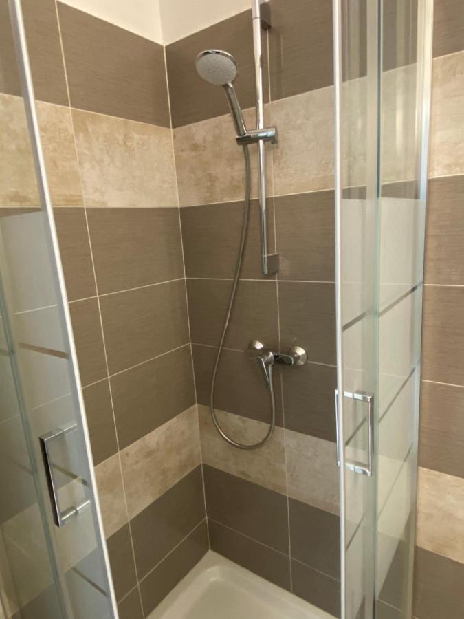 Adua Apartments Ospedale S Andrea Clinica Santa Rita Верчеллі Екстер'єр фото